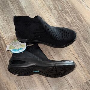 Bzees Women's Black Knit Slip-On Ankle Sneakers